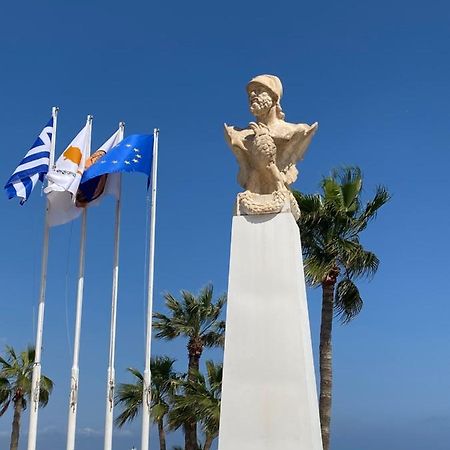 Larnaca Beach Apartment 1A Екстер'єр фото