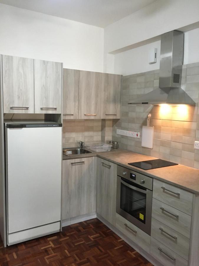 Larnaca Beach Apartment 1A Екстер'єр фото