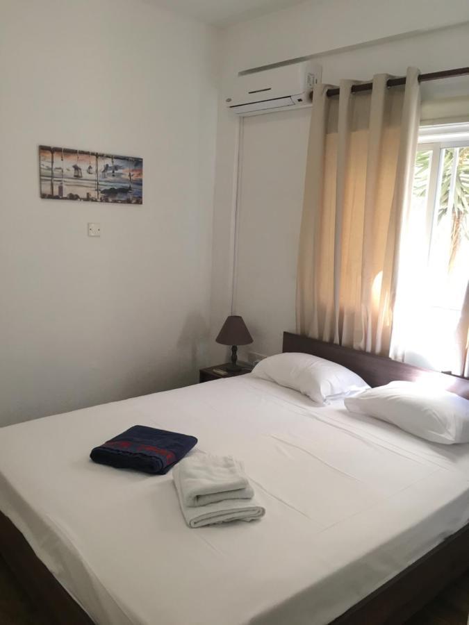Larnaca Beach Apartment 1A Екстер'єр фото