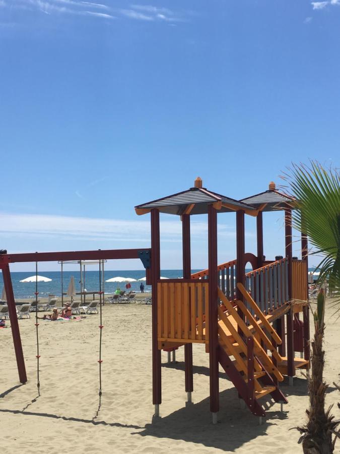 Larnaca Beach Apartment 1A Екстер'єр фото