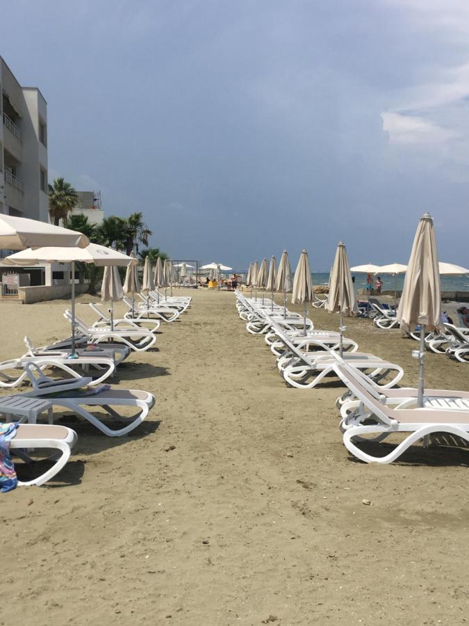 Larnaca Beach Apartment 1A Екстер'єр фото