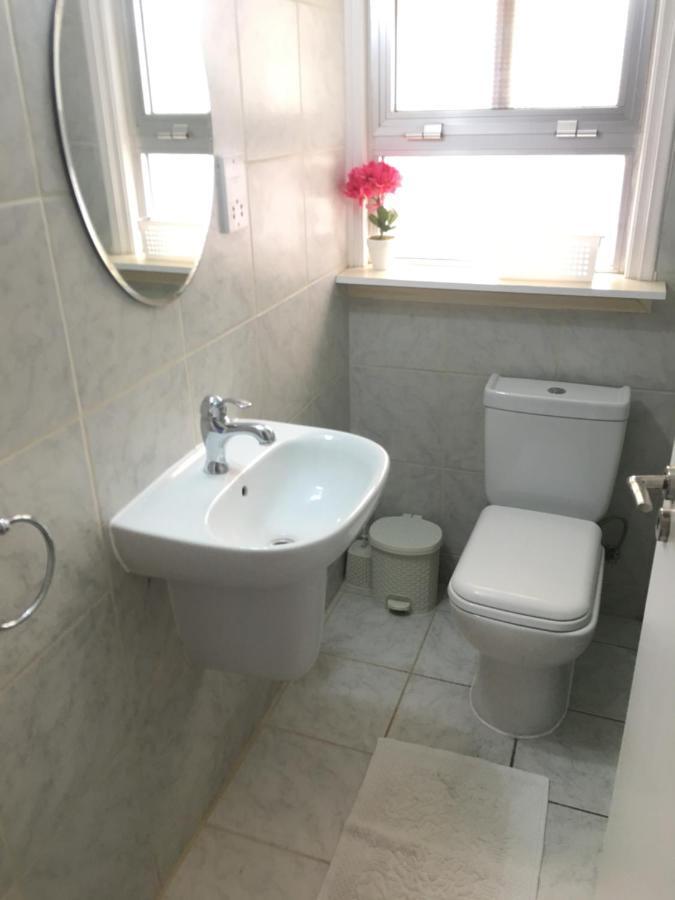 Larnaca Beach Apartment 1A Екстер'єр фото