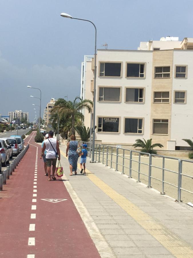 Larnaca Beach Apartment 1A Екстер'єр фото