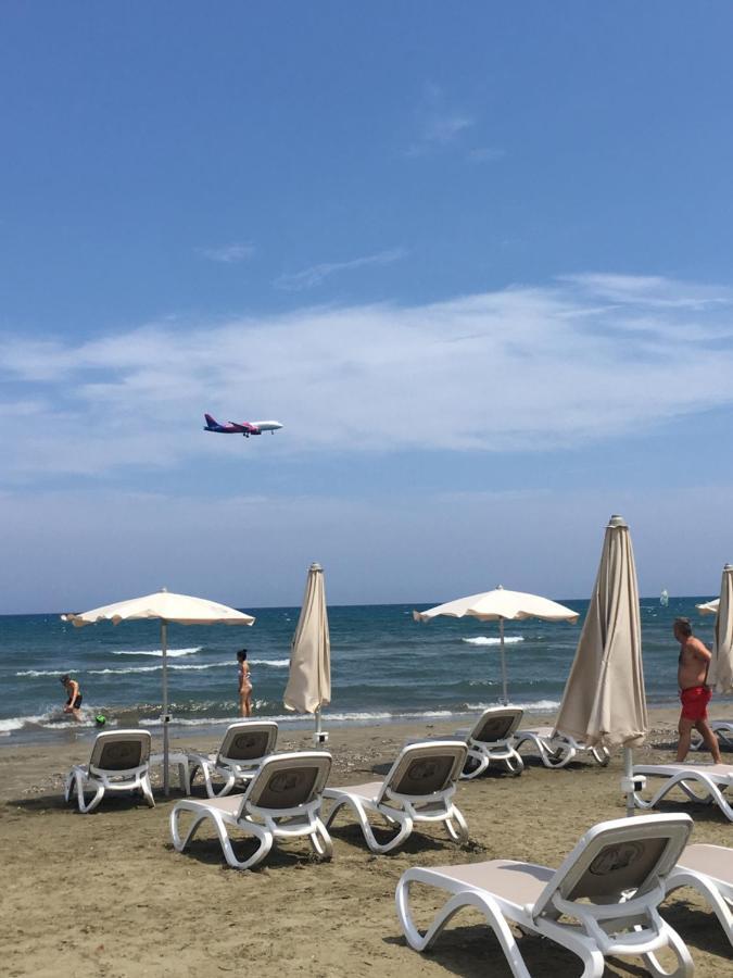 Larnaca Beach Apartment 1A Екстер'єр фото