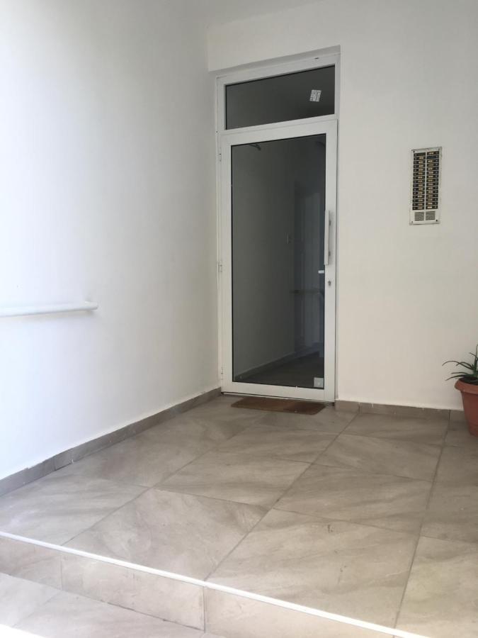Larnaca Beach Apartment 1A Екстер'єр фото